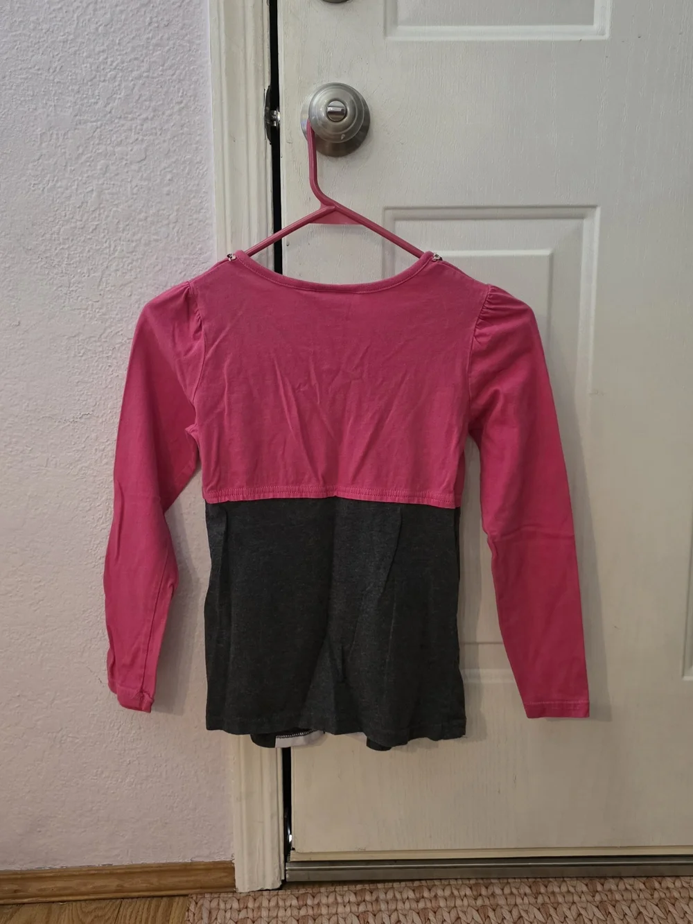 Hello Kitty Girls' 10-12 Pink & Charcoal Graphic Top